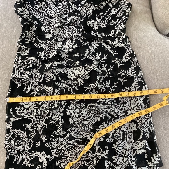 ADRIANNA PAPELL BLACK WHITE FLORAL DESIGN DRESS Size 10 - Picture 15 of 16